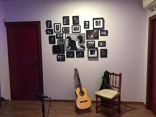 Clase presencial de flamenco en la escuela