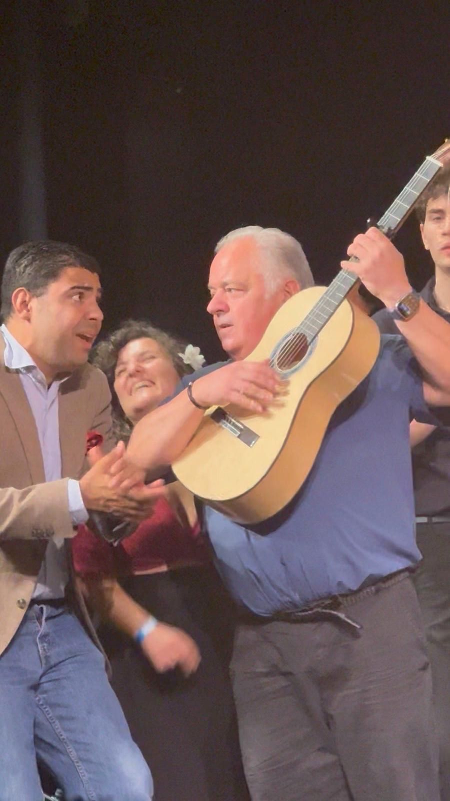 Clase de cante flamenco en grupo